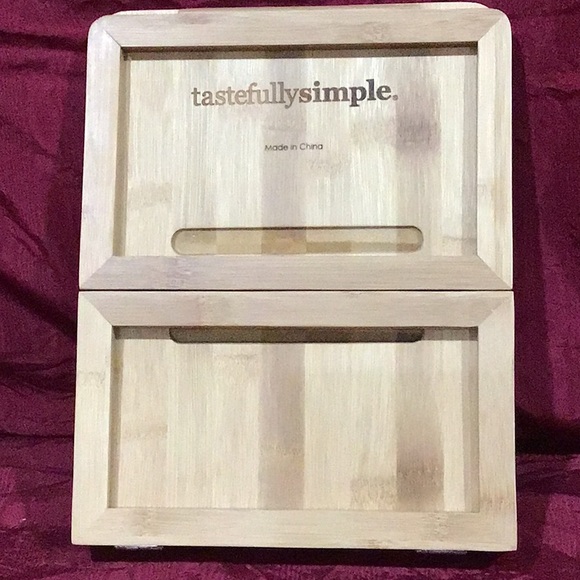 Bamboo wood iPad stand - Picture 2 of 4